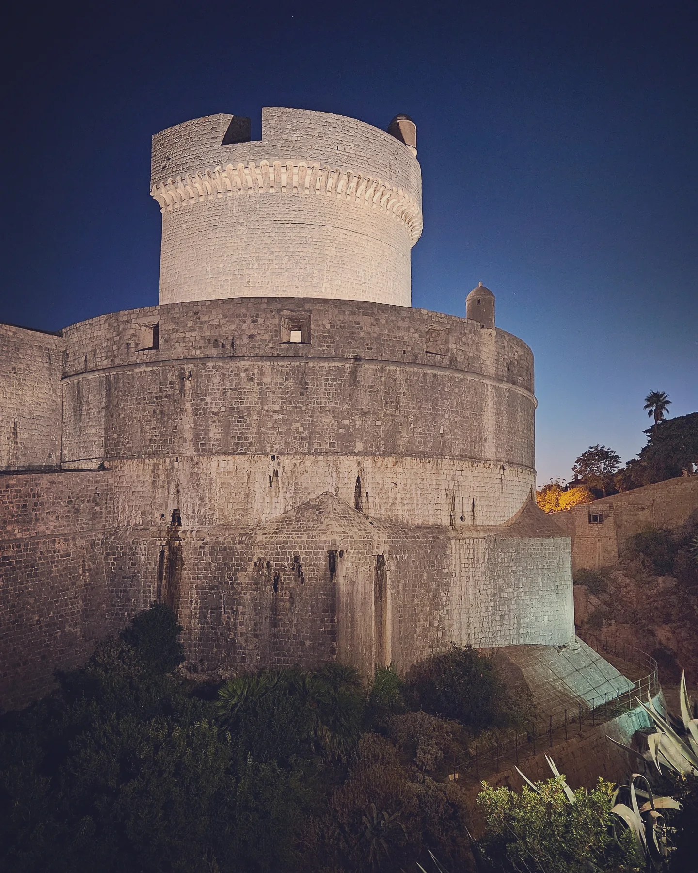 Minčeta Tower illuminated at night along Dubrovnik’s city walls.